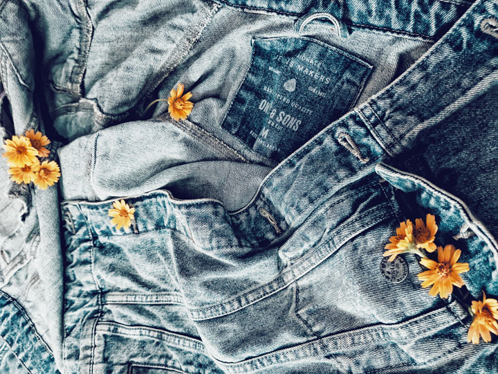HOW TO STYLE A CROPPED DENIM JACKET